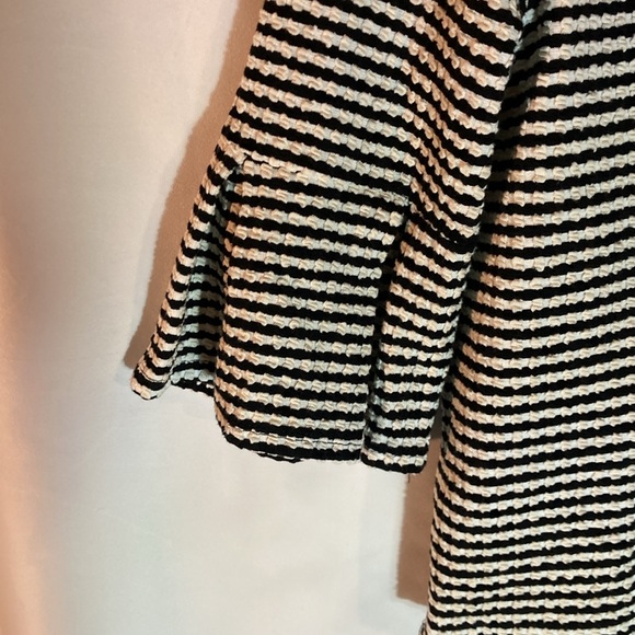 GREEN ENVELOPE black white stripe flare sleeve top M - Picture 4 of 10